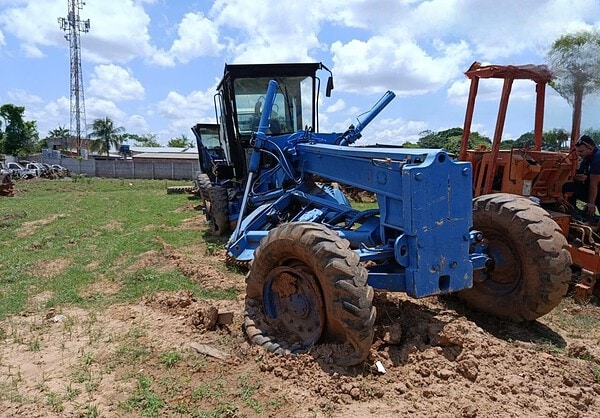 Governo do Acre abre leilão eletrônico com 20 máquinas do Deracre; lances começam nesta sexta