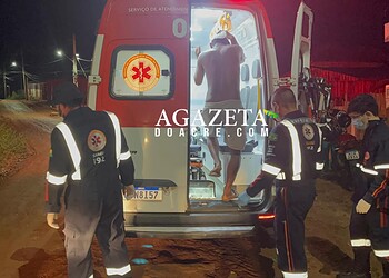 Jovem de 19 anos é esfaqueado no rosto após discussão em distribuidora no Caladinho 5 Jovem de 19 anos é esfaqueado no rosto após discussão em distribuidora no Caladinho