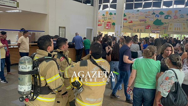 Princípio de incêndio em prédio da Sesacre assusta servidores e mobiliza bombeiros em Rio Branco