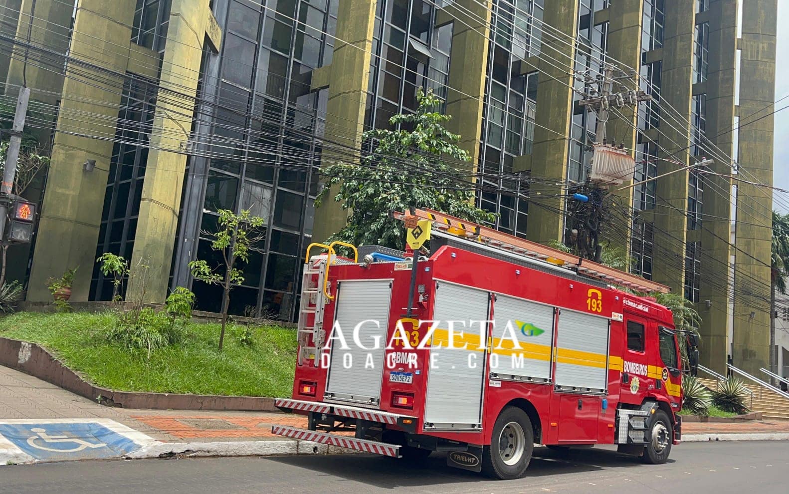 Princípio de incêndio em prédio da Sesacre assusta servidores e mobiliza bombeiros em Rio Branco