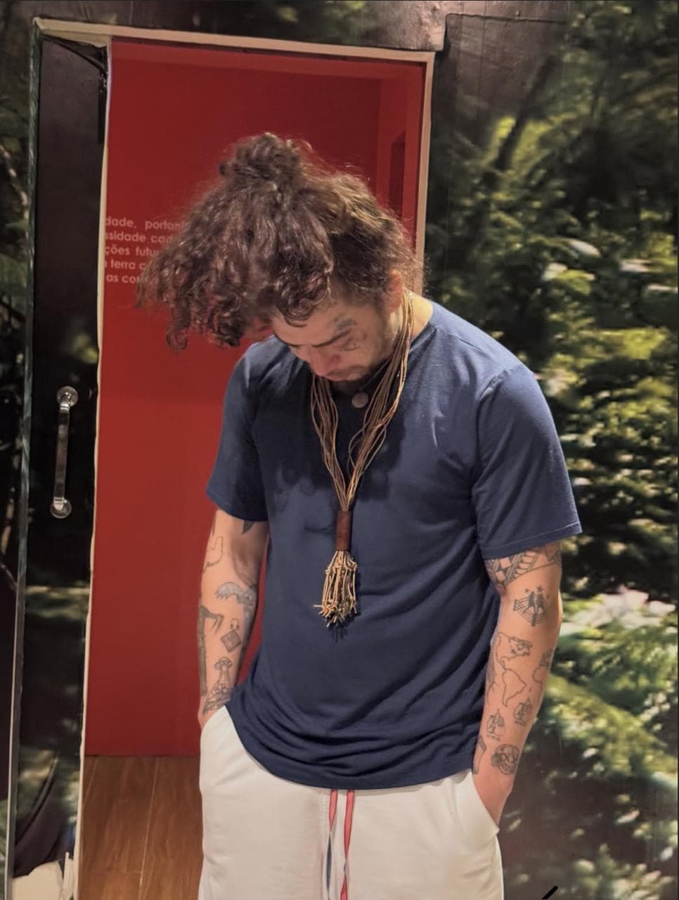 VÍDEO: Whindersson visita museu em Rio Branco e destaca nordestinos no ciclo da borracha: “ligação ficou mais forte”