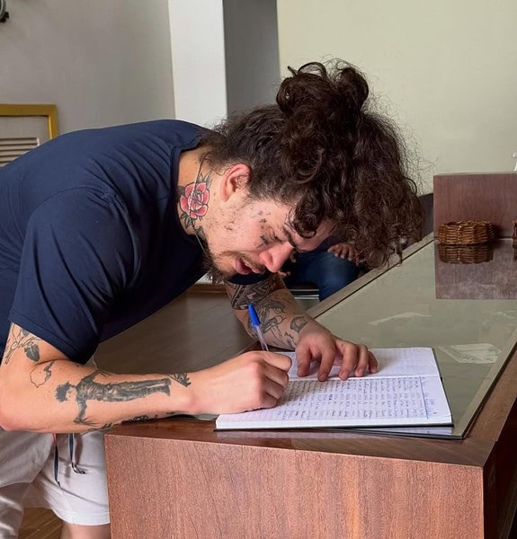 VÍDEO: Whindersson visita museu em Rio Branco e destaca nordestinos no ciclo da borracha: “ligação ficou mais forte”