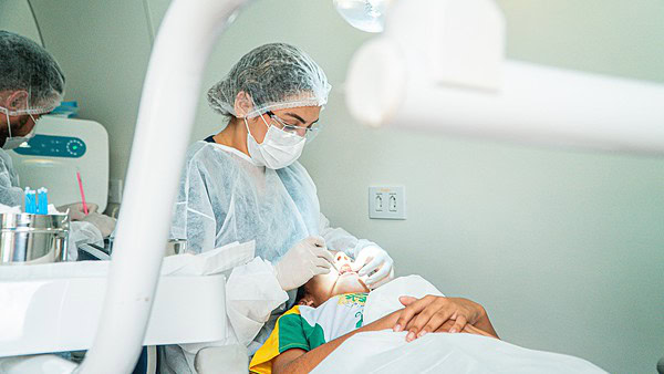 Prefeitura promove “Dia B” e leva atendimento odontológico para crianças em escolas de Rio Branco