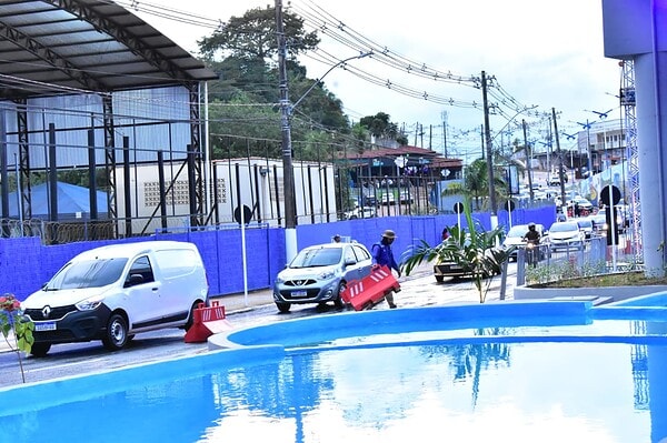 Com laço gigante azul, prefeitura entra na contagem regressiva para inauguração do elevado da AABB; FOTOS