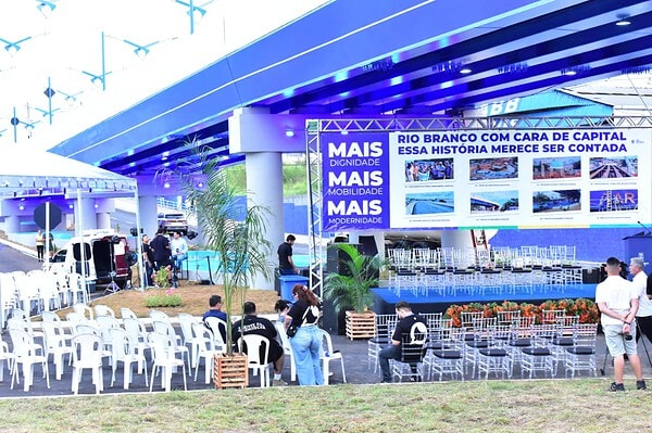 Com laço gigante azul, prefeitura entra na contagem regressiva para inauguração do elevado da AABB; FOTOS