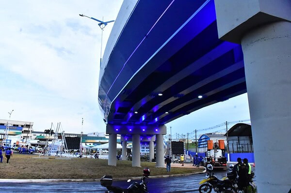 Com laço gigante azul, prefeitura entra na contagem regressiva para inauguração do elevado da AABB; FOTOS