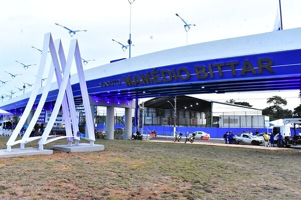 Com laço gigante azul, prefeitura entra na contagem regressiva para inauguração do elevado da AABB; FOTOS