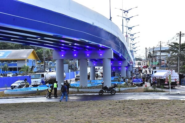 Com laço gigante azul, prefeitura entra na contagem regressiva para inauguração do elevado da AABB; FOTOS