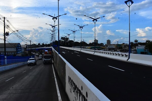 Com laço gigante azul, prefeitura entra na contagem regressiva para inauguração do elevado da AABB; FOTOS