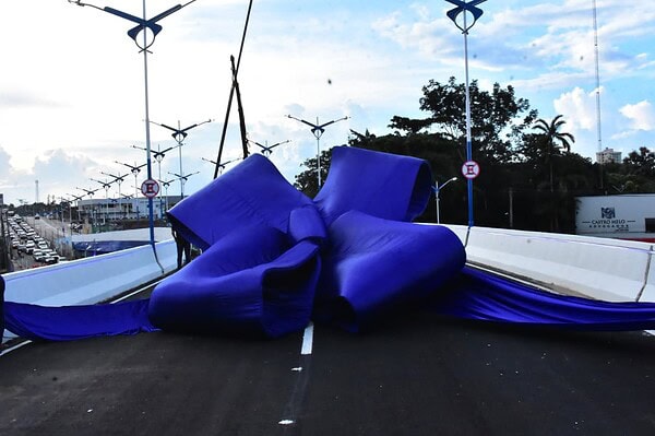 Com laço gigante azul, prefeitura entra na contagem regressiva para inauguração do elevado da AABB; FOTOS
