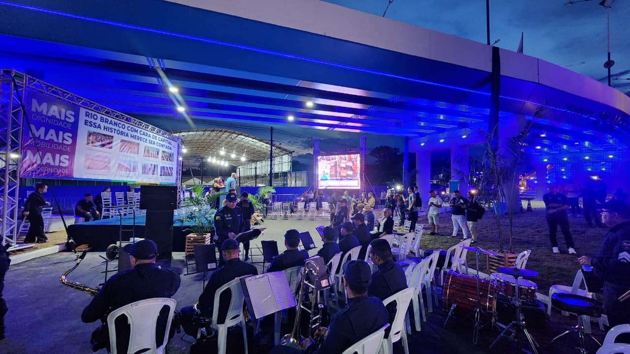População se aglomera para inauguração do elevado da AABB em Rio Branco