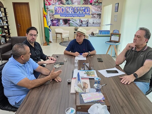 Bocalom reúne equipe para discutir paralisação dos ônibus após decisão da Ricco Transportes