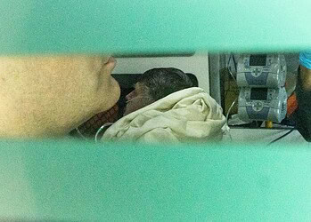 Com vômitos e calafrios, Bolsonaro é internado em hospital do DF