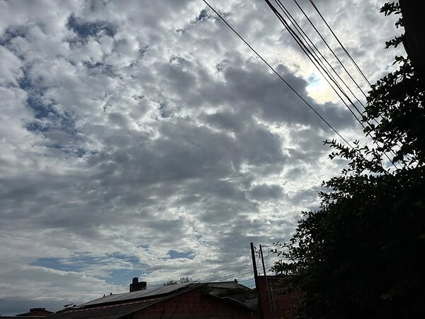 Domingo no Acre terá clima quente, ventilado e com chuvas pontuais; máximas chegam a 34ºC