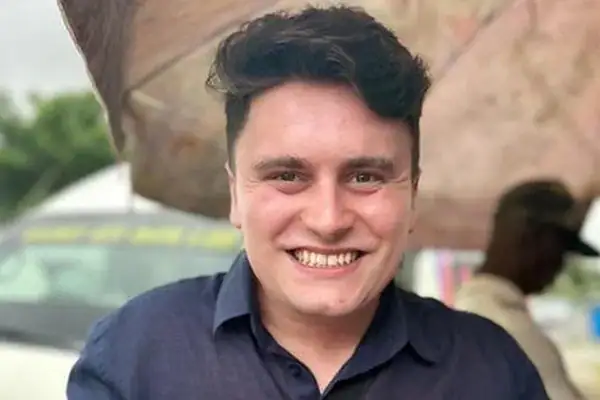 Após 50 consultas, estudante de medicina descobre tumor cerebral