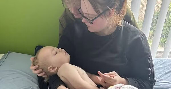 Criança tem reação rara a vírus comum e perde movimentos: 'Seu corpo virou pedra', diz pai