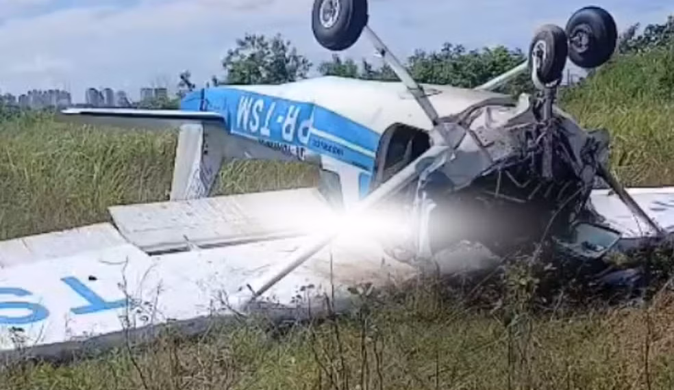 Monomotor cai em Manaus e vídeo registra momento da queda; um dos tripulantes morreu 1 O monomotor caiu logo após a decolagem. Foto: Reprodução