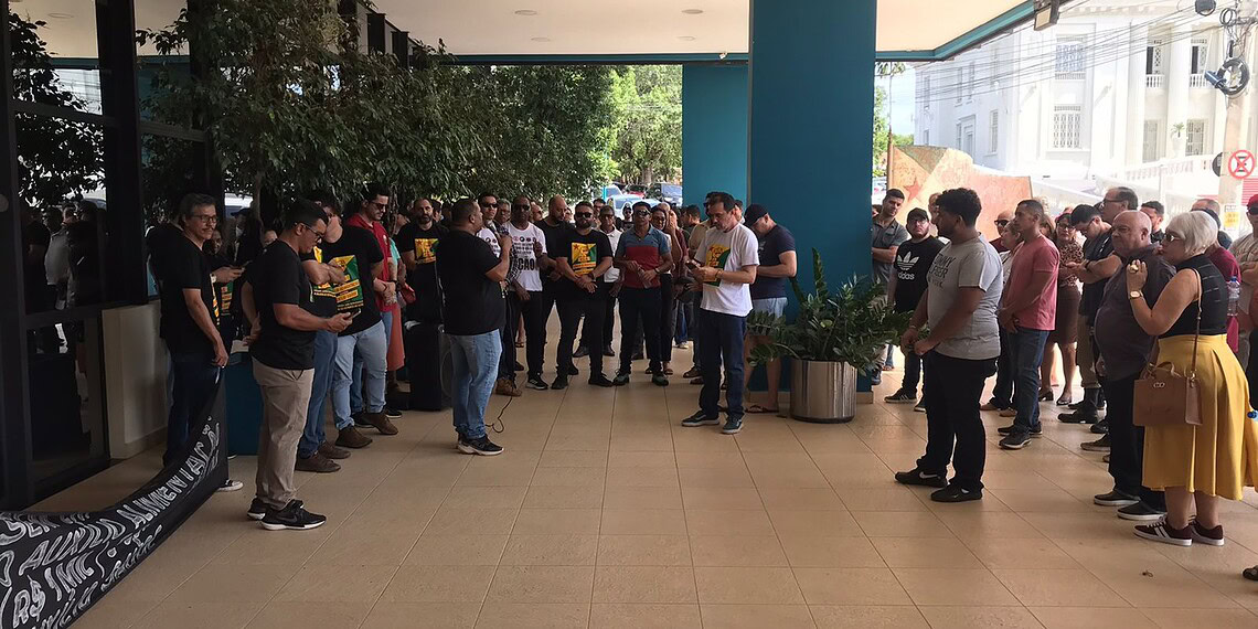 Na Aleac, servidores do estado cobram aumento do auxílio-alimentação e reajuste geral de salários