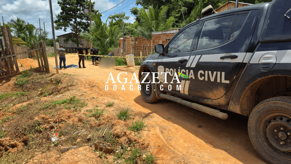 Homem de 31 anos é executado com vários tiros na cabeça em área de invasão no Acre 1 Homem de 31 anos é executado com vários tiros na cabeça em área de invasão no Acre