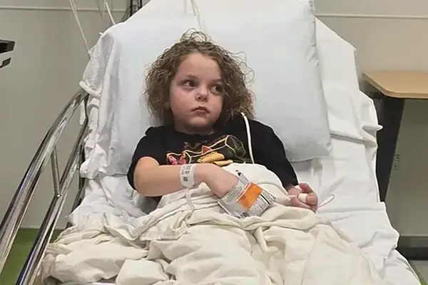 Médicos tentam desvendar caso de menina de 6 anos que está encolhendo