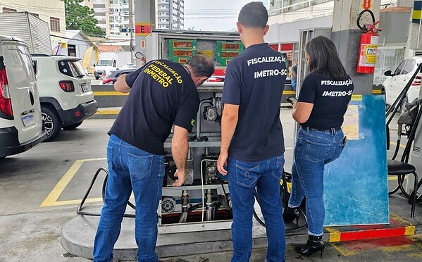 Operação fiscaliza 356 bombas de combustíveis em postos do Acre e reprova 14 por irregularidades
