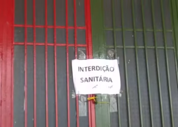 Pizzaria é interditada após suspeita de surto de intoxicação alimentar, em Pombal, na PB — Foto: Reprodução / TV Cabo Branco