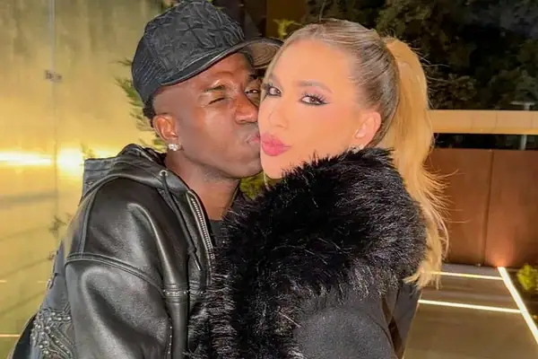 Virginia diz sentir “vergonha” de repercussão internacional do namoro