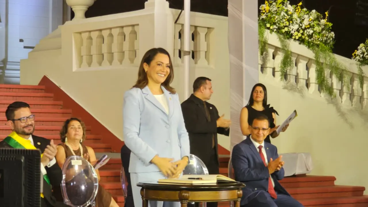 Mailza Assis assume Governo do Acre após transmissão oficial e Gladson Camelí deixa o cargo