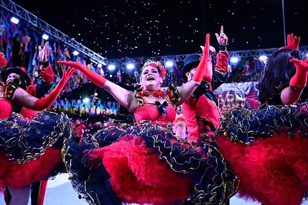 Arraial Cultural 2026 chega ao fim neste domingo com desfile das campeãs; veja a programação